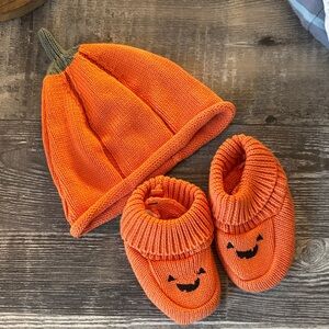 Carter's Pumpkin hat & Jack O Lantern Booties set Baby One Size